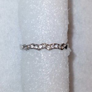 Brand New Beautiful Silver Plated Scalloped Band with Swiss Crystals - Size 6